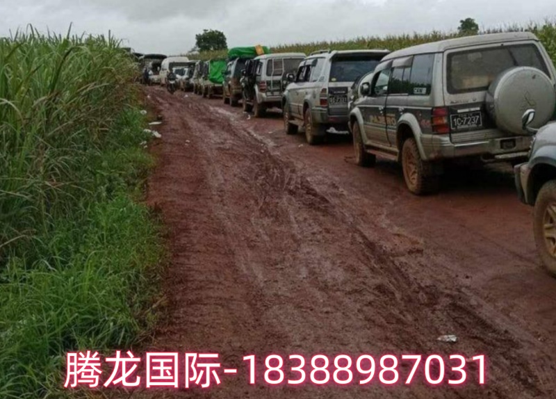 缅北瑙丘辖区有道路被封锁，上百辆车被堵